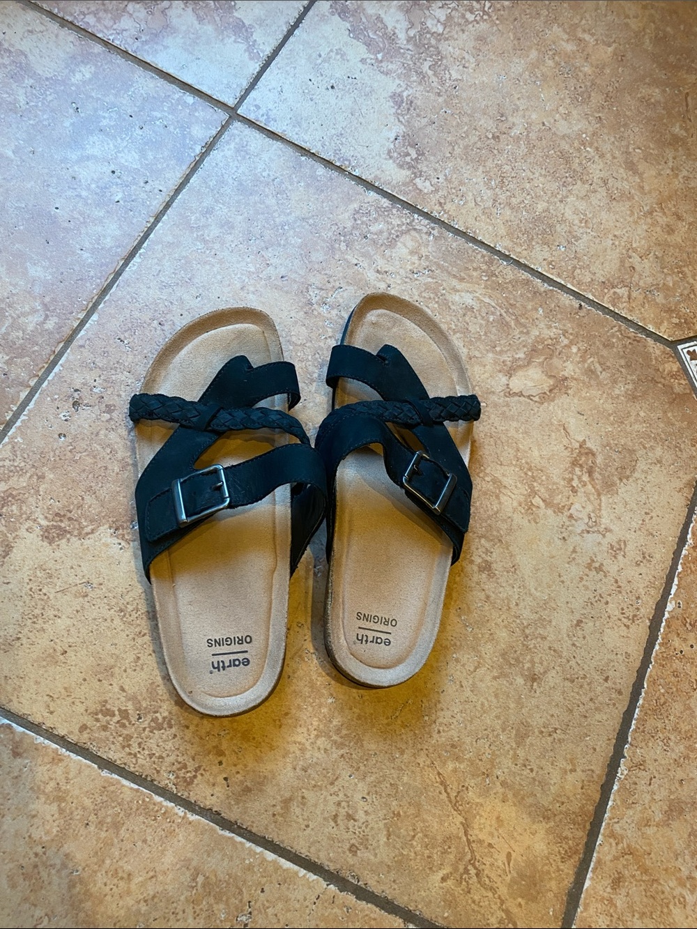 Earth origins slip on black sandals 8.5